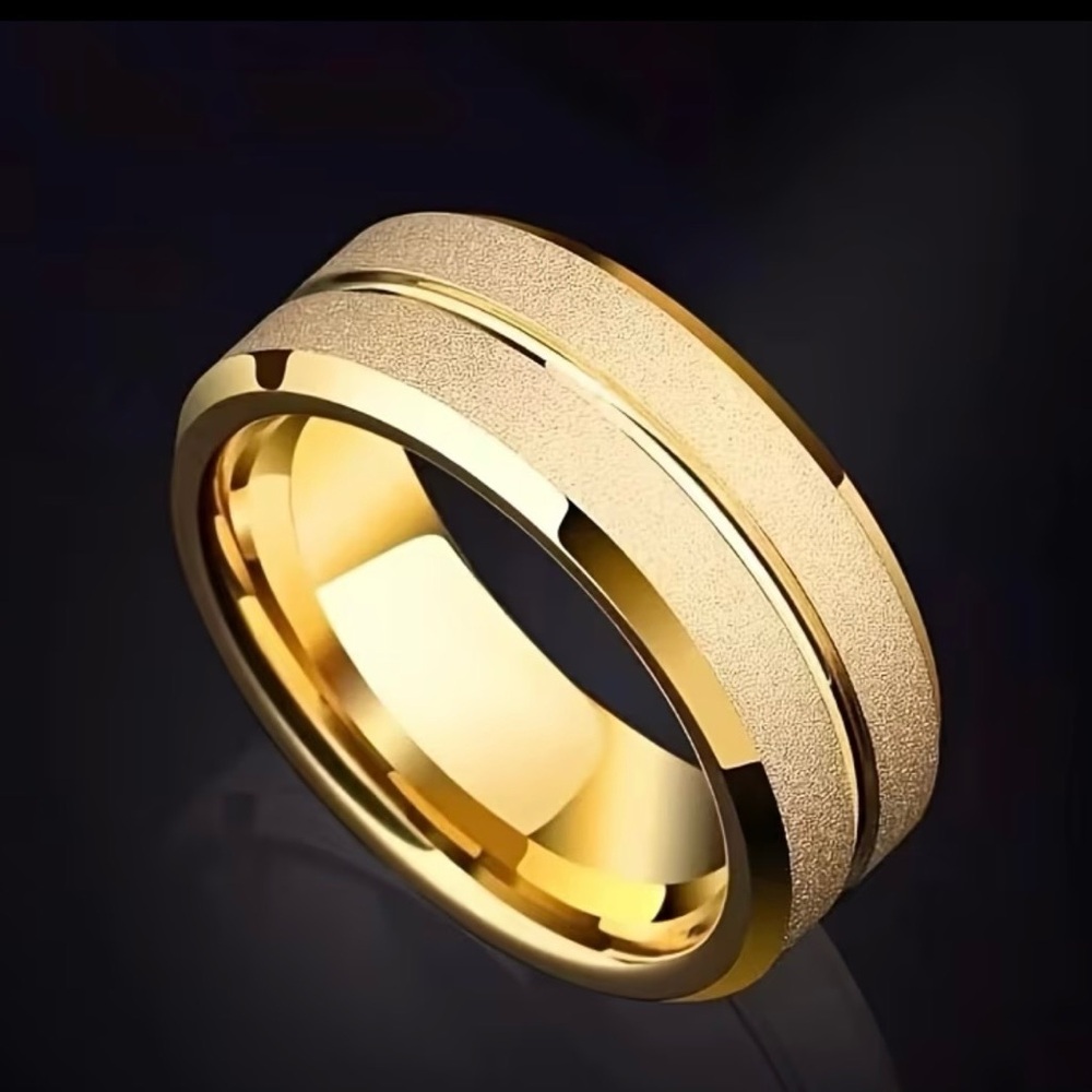 Men’s Luxury Collection Golden Double Bevel Frosted Band Size 9
